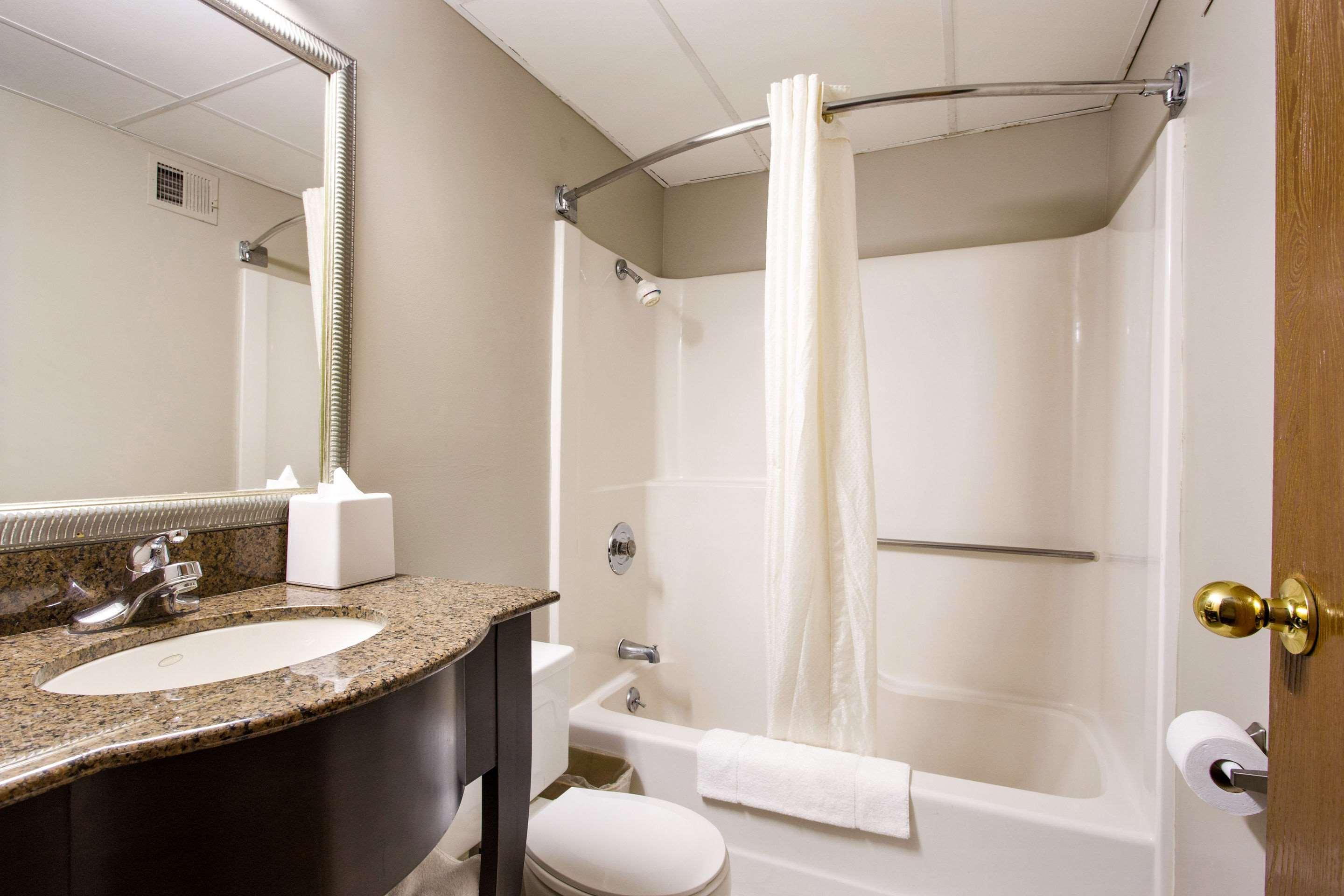 Red Lion Inn & Suites Olathe Kansas City Bagian luar foto