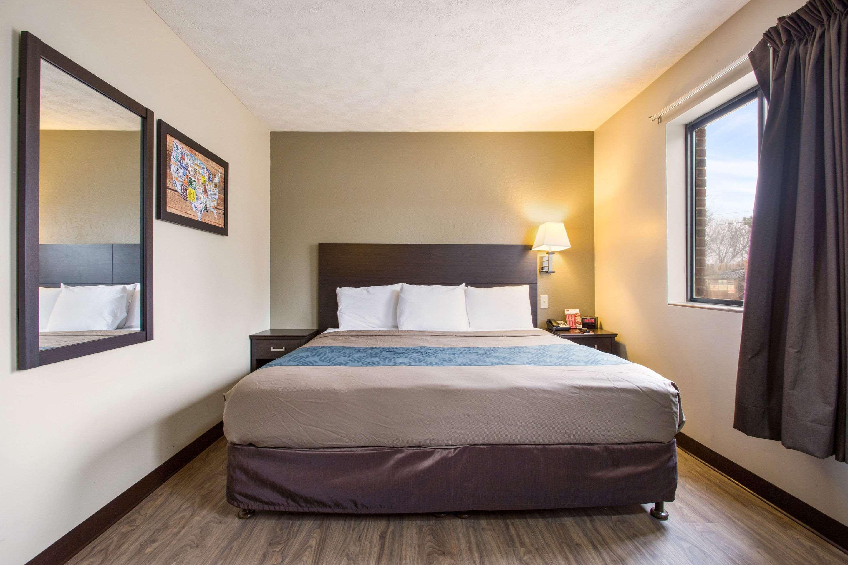 Red Lion Inn & Suites Olathe Kansas City Bagian luar foto